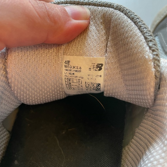 Men’s new balance. 9.5 4e - Picture 5 of 6